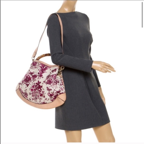 Gucci Handbags - Authentic Gucci Flora pink & white hobo bag